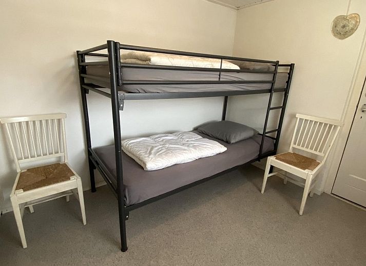 Picknicktisch auf der Terrasse der VZ238 Vakantiewoning Zoutelande in Zoutelande, Walcheren, Zeeland.