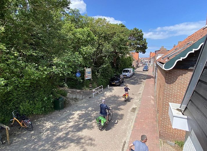 Innenbereich von VZ238 Vakantiewoning Zoutelande mit gemuetlicher Sitzecke in Zoutelande, Walcheren, Zeeland.