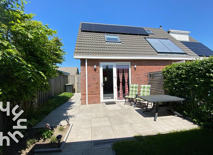 Das Schlafzimmer mit Dachfenster im Ferienhaus ZE1135, Zoutelande, Walcheren, bietet viel Tageslicht.