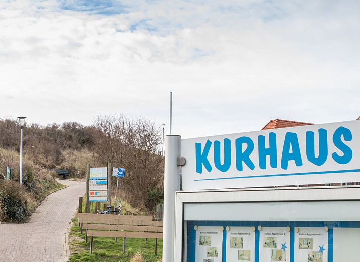 Eethoek in Appartement Kurhaus Residence, Zoutelande, Walcheren, Zeeland voor gezellige maaltijden.