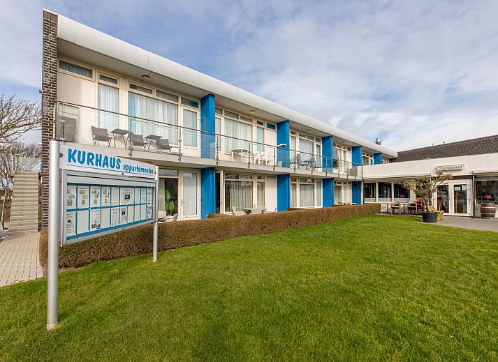 Eethoek in Appartement Kurhaus Residence, Zoutelande, Walcheren, Zeeland voor gezellige maaltijden.