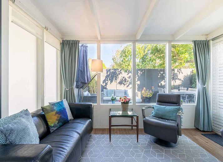 Ferienhaus ZE1201 in Zoutelande, Walcheren mit moderner Fassade und Garten in Zeeland.