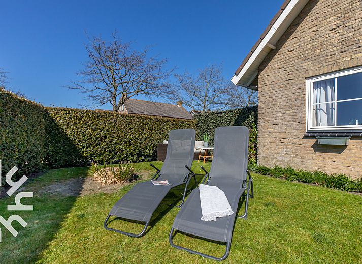 Stylish bathroom with toilet in vacation home ZE1392, Zoutelande, Walcheren.