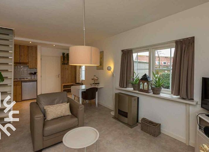 Hall with closet in vacation home ZE1392 in Zoutelande, Walcheren.