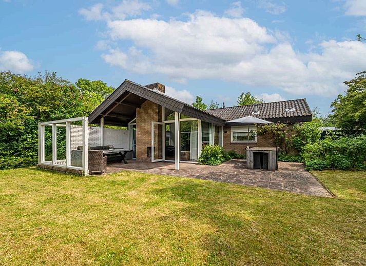 Verblijf 620768 • Vakantiewoning Walcheren • Ruime, sfeervolle 6-persoons vakantiebungalow dichtbij 