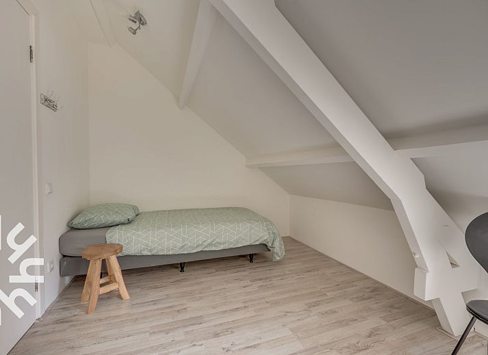 Moderne keuken en zithoek in vakantiehuis ZE679, gelegen in Zoutelande, Walcheren, Zeeland.