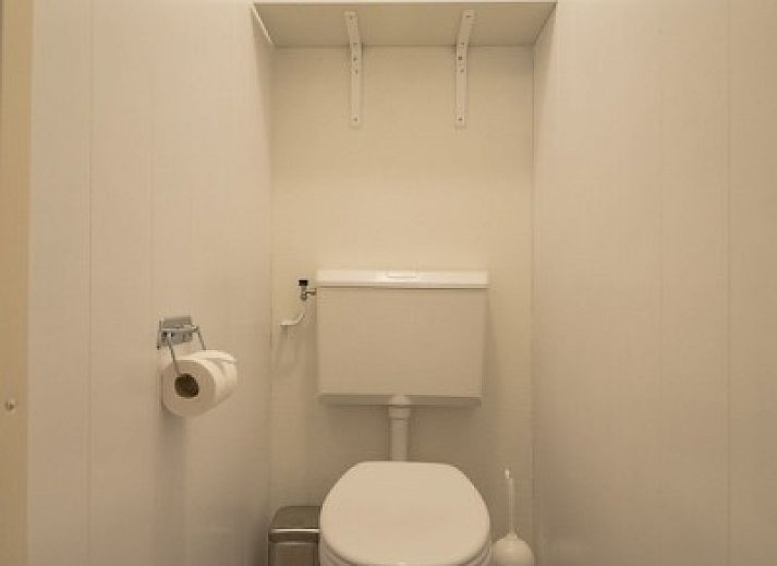 Entrance of vacation home Sealife - Zoutelande surrounded by green nature in Walcheren.