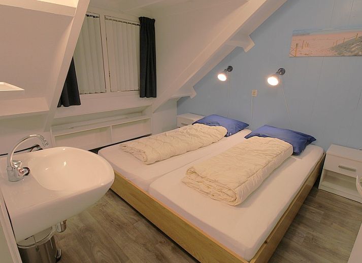 Stylish dining room in Sealife - Zoutelande vacation home with modern lighting.