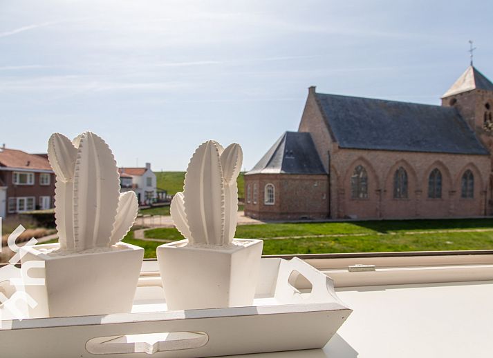 Moderne eetruimte in vakantiehuis ZE1421, Zoutelande, Walcheren, met uitzicht.