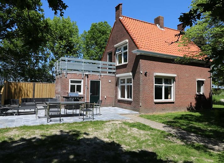 Vakantiehuis in Arnemuiden met ruim terras en groen uitzicht op Walcheren, Zeeland.