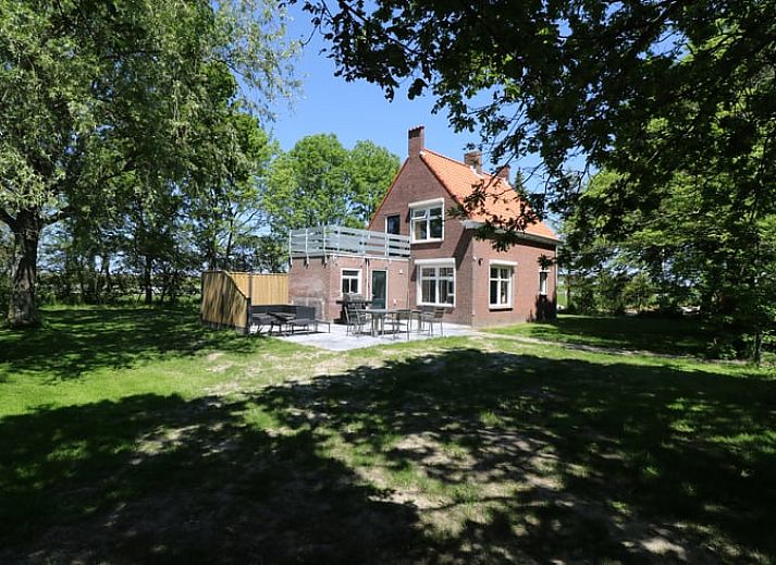 Vakantiehuis in Arnemuiden met ruim terras en groen uitzicht op Walcheren, Zeeland.