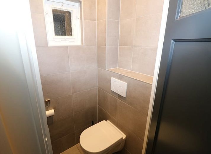 Vakantiehuis in Arnemuiden verscholen tussen bomen op Walcheren, Zeeland.