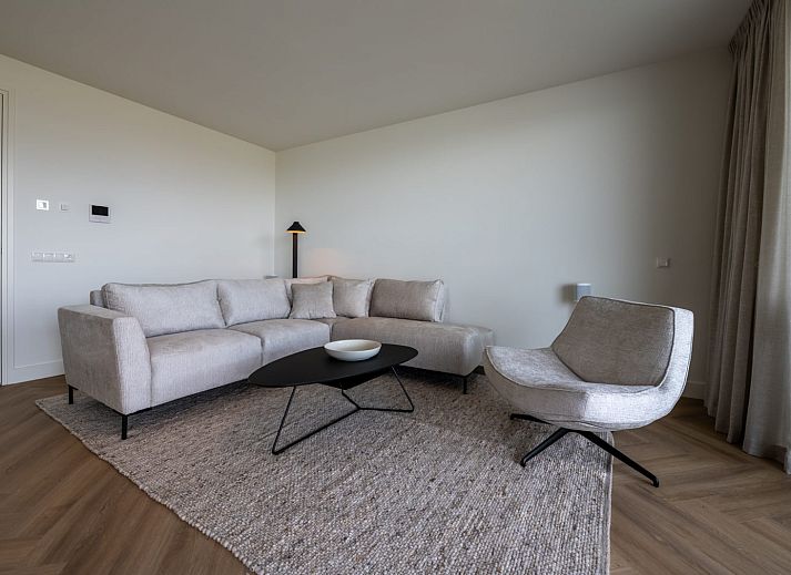 Stylish dining room in Lamsoor 47 | Veerse Wende, vacation accommodation in Arnemuiden, Walcheren, Zeeland.