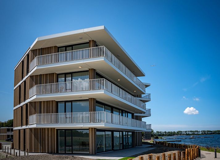 Comfortable sitting area in Lamsoor 47 | Veerse Wende, vacation home in Arnemuiden, Walcheren, Zeeland with balcony.