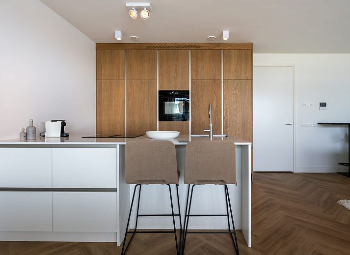 Enjoy the breathtaking view from the balcony of vacation home Lamsoor 43 | Veerse Wende in Arnemuiden, Zeeland.