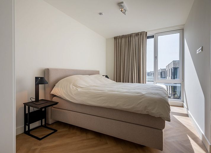 Spacious living room in Lamsoor 43 | Veerse Wende, a vacation home in Arnemuiden, Walcheren with modern furnishings.