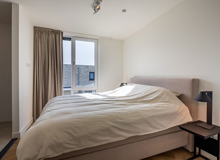 Spacious living room in Lamsoor 43 | Veerse Wende, a vacation home in Arnemuiden, Walcheren with modern furnishings.