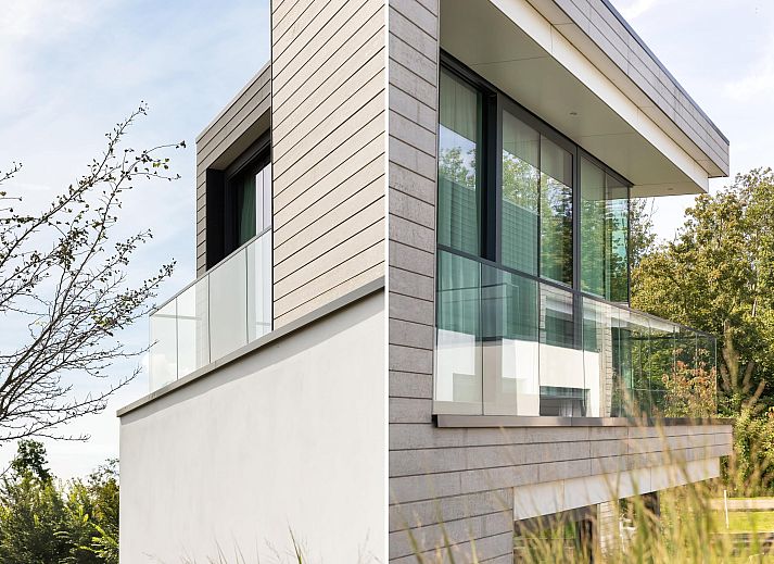 Detached house in Arnemuiden, beautiful waterfront vacation home on Walcheren, Zeeland, with modern architecture and serene surroundings.