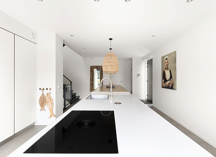 Detached house in Arnemuiden, Walcheren, Zeeland offers stunning views of the water and surrounding nature.