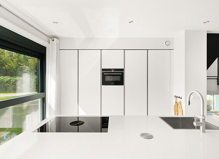 Detached house in Arnemuiden, Walcheren, Zeeland offers a modern vacation home experience with spacious garden and peaceful surroundings.