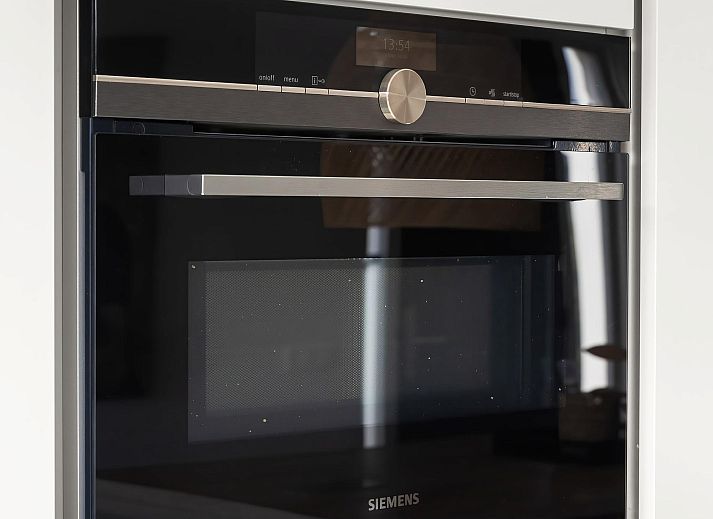 Detached house in Arnemuiden, Walcheren, Zeeland offers a modern vacation home experience with spacious garden and peaceful surroundings.