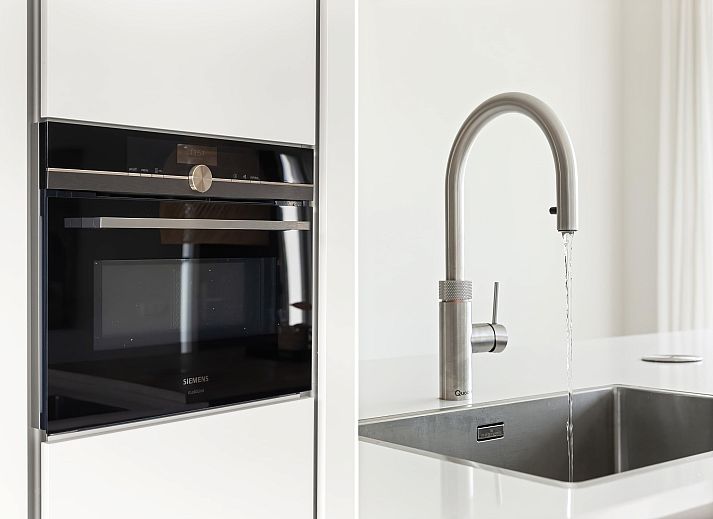 Detached house in Arnemuiden, Walcheren, Zeeland offers a modern vacation home experience with spacious garden and peaceful surroundings.