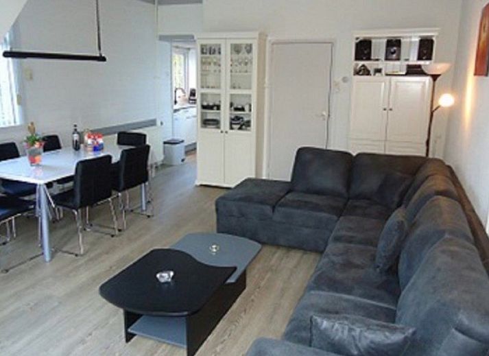 Moderne Kueche im Ferienhaus De Mallemolen, Vrouwenpolder, Walcheren, Zeeland.