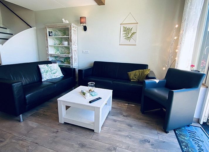 Zonnig terras bij VZ740 Vakantiewoning Vrouwenpolder, Walcheren, Zeeland.