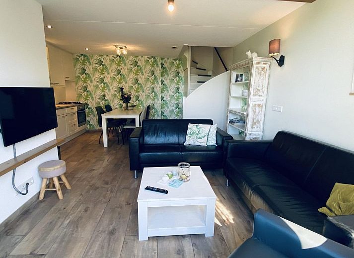 Zonnig terras bij VZ740 Vakantiewoning Vrouwenpolder, Walcheren, Zeeland.