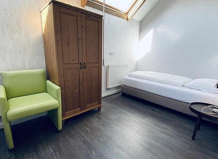 Terras met uitzicht op tuin bij VZ740 Vakantiewoning Vrouwenpolder, Zeeland.