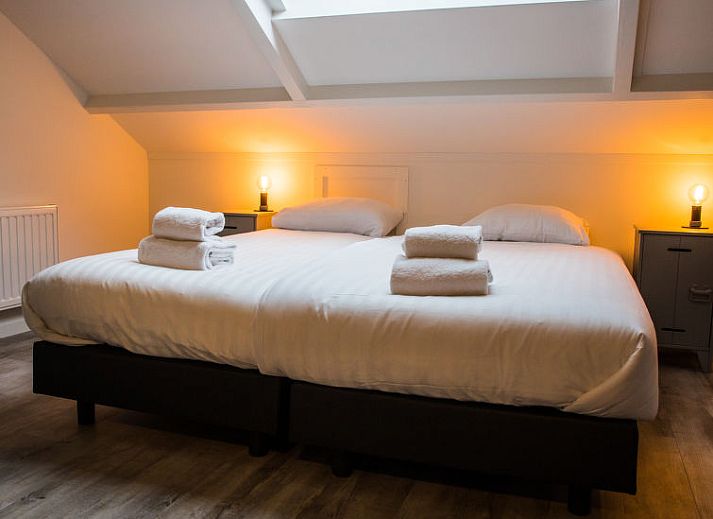 Luchtfoto van Vakantiehuis Mini Camping Oranjezon in Vrouwenpolder, Walcheren, Zeeland met omliggende natuur.