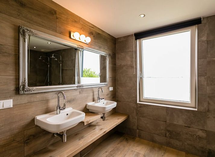 Modernes Ferienhaus in Vrouwenpolder, Walcheren, mit schoener Aussicht auf die Natur Zeelands.