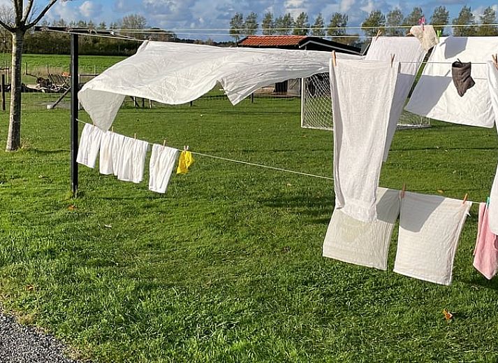 Gemuetliches Wohnzimmer des Ferienhauses in Vrouwenpolder, Walcheren, ideal fuer Familienurlaub in Zeeland.