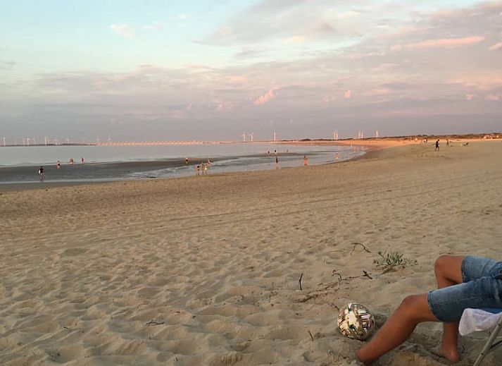 Voll ausgestattete Kueche im Ferienhaus in Vrouwenpolder, Walcheren, perfekt fuer einen komfortablen Aufenthalt.