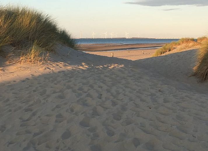 Voll ausgestattete Kueche im Ferienhaus in Vrouwenpolder, Walcheren, perfekt fuer einen komfortablen Aufenthalt.