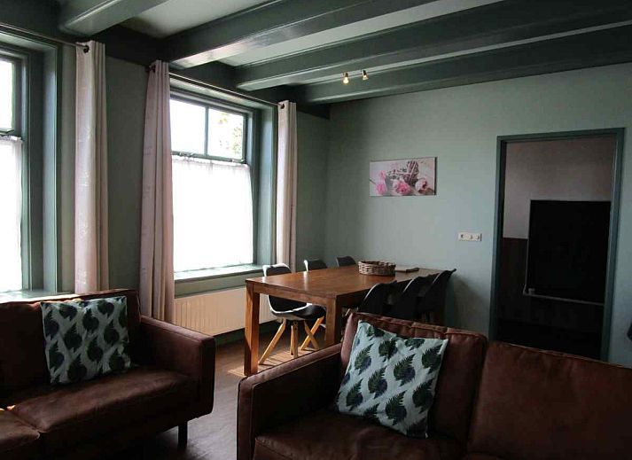 Gemuetliches Schlafzimmer im Ferienhaus ZE161, Vrouwenpolder, Walcheren, mit einem komfortablen Doppelbett.