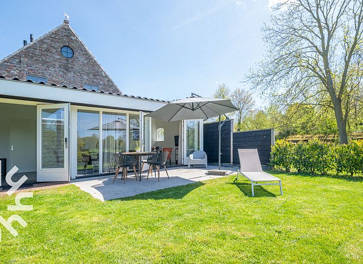 Luchtfoto van ZE059 vakantiehuis in Veere, Walcheren met ruime tuin.