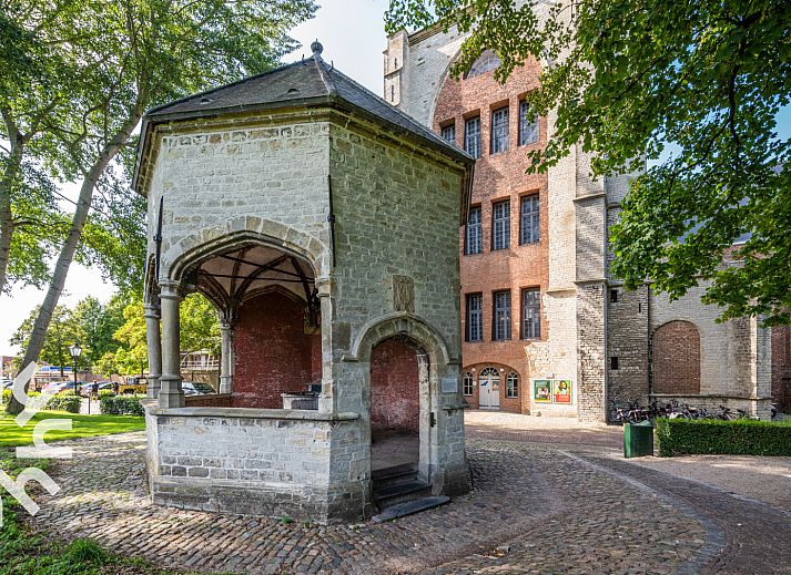 Modern kitchen and dining area in vacation home ZE1152, Veere, Walcheren, Zeeland.