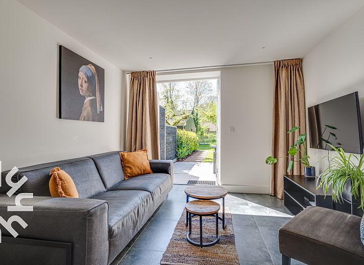 Stilvolles Badezimmer mit Doppelwaschbecken im Ferienhaus ZE045, Veere, Walcheren, Zeeland.