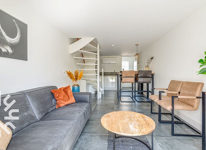 Enjoy the garden at vacation home ZE1151 in Veere, Walcheren, Zeeland with terrace and green surroundings.