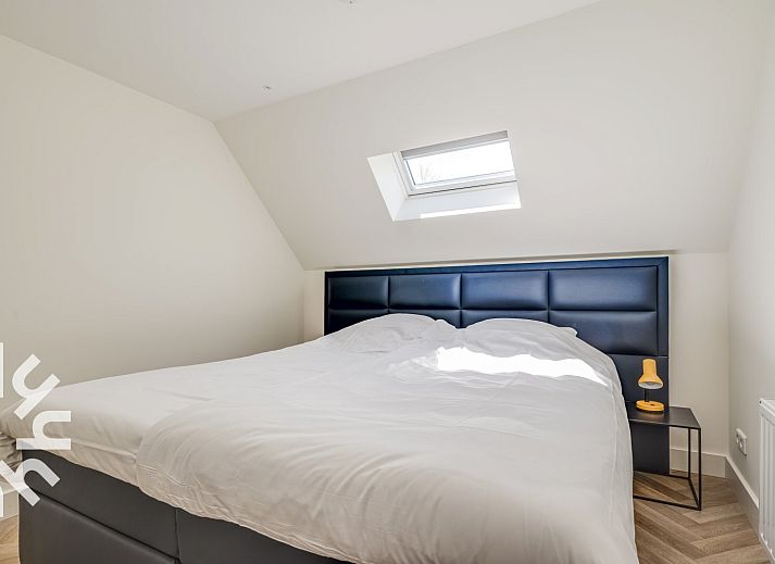 Modern entrance and toilet in vacation home ZE1151, Veere, Walcheren, Zeeland, ideal for comfort.