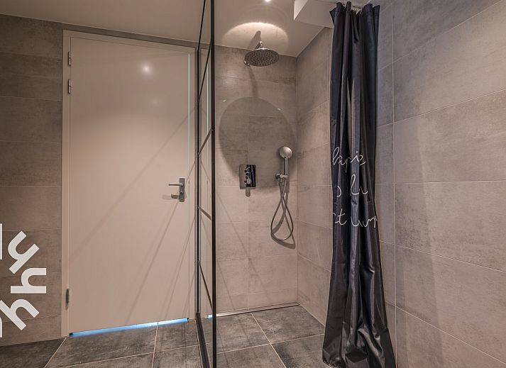 Modern entrance and toilet in vacation home ZE1151, Veere, Walcheren, Zeeland, ideal for comfort.