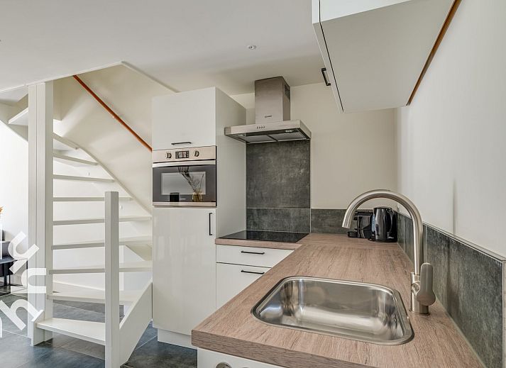 Modern entrance and toilet in vacation home ZE1151, Veere, Walcheren, Zeeland, ideal for comfort.