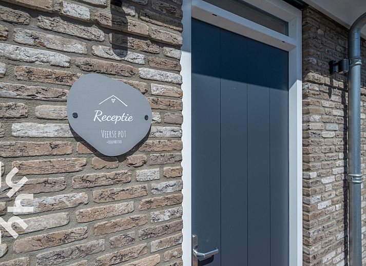 Fully equipped kitchen in vacation home ZE1151, Veere, Walcheren, Zeeland, with modern appliances.