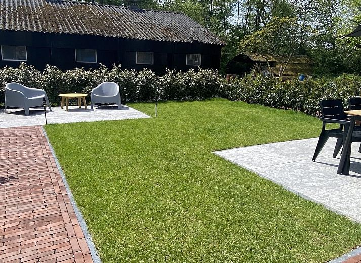 Veranda of VZ1021 Vakantiewoning in Veere with modern garden furniture, located in Veere, Walcheren, Zeeland.