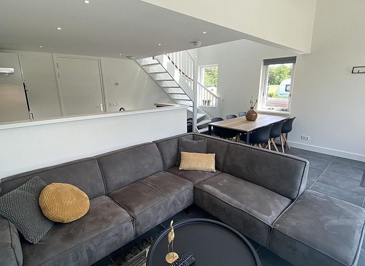 Green garden at VZ1021 Holiday home in Veere with terrace view, Veere, Walcheren, Zeeland.