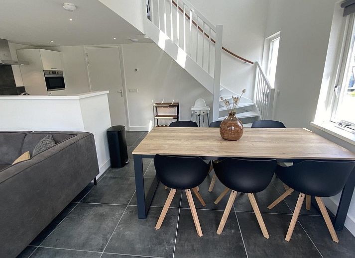 Green garden at VZ1021 Holiday home in Veere with terrace view, Veere, Walcheren, Zeeland.