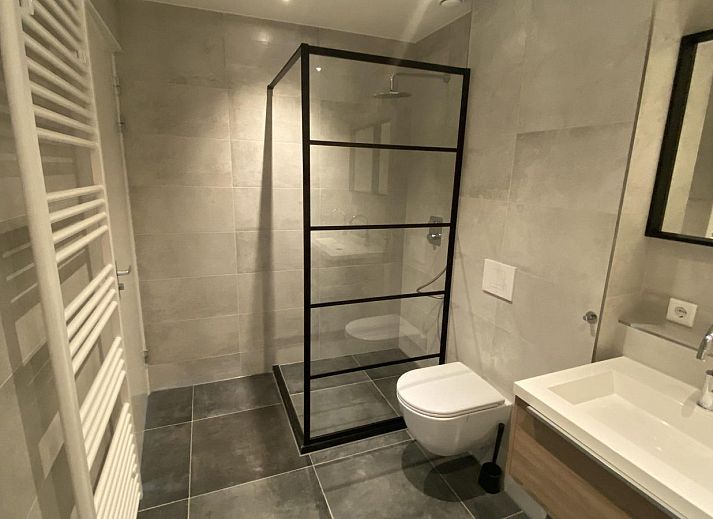 Dining area on the terrace of VZ1021 Holiday home in Veere, ideal for outdoor dining, Veere, Walcheren, Zeeland.