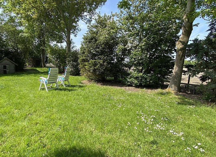 VZ119 Vakantiewoning Veere in Walcheren, Zeeland met groene tuin en zonnig terras.