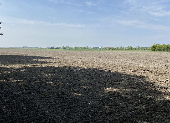 Lichte woonkamer in VZ119 Vakantiewoning Veere met comfortabele zitruimte.